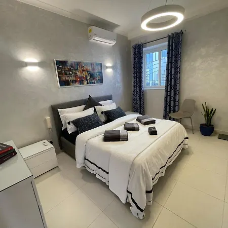 Luxury With Hot Tub Apartment Is-Swieqi