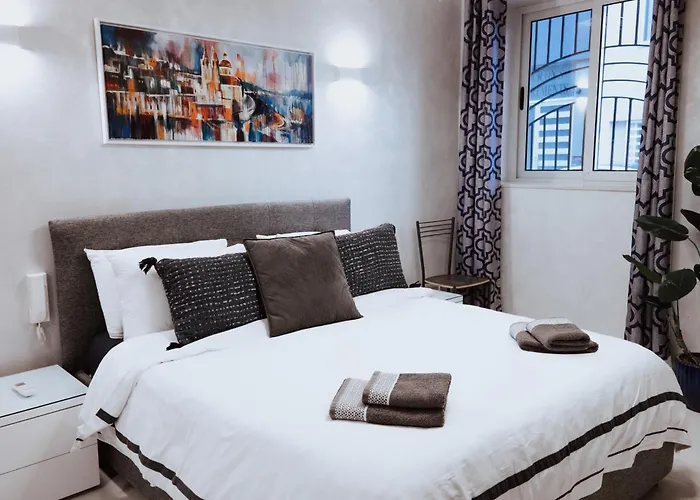 Sereno - Luxury With Hot Tub - Walk To St Julian's And Paceville