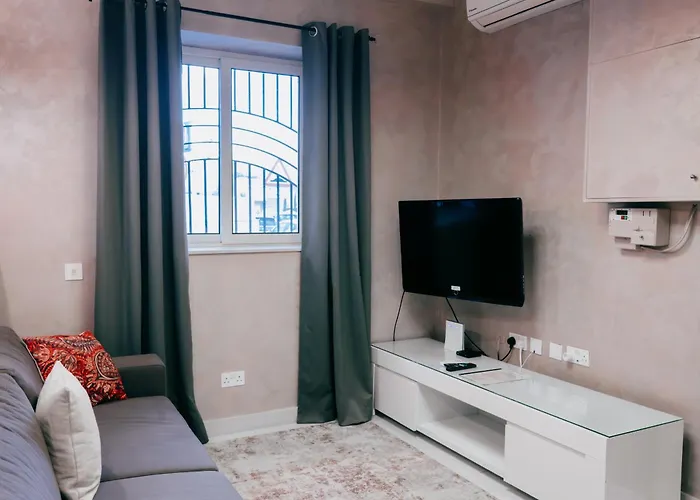 Sereno - Luxury With Hot Tub - Walk To St Julian's And Paceville 아파트