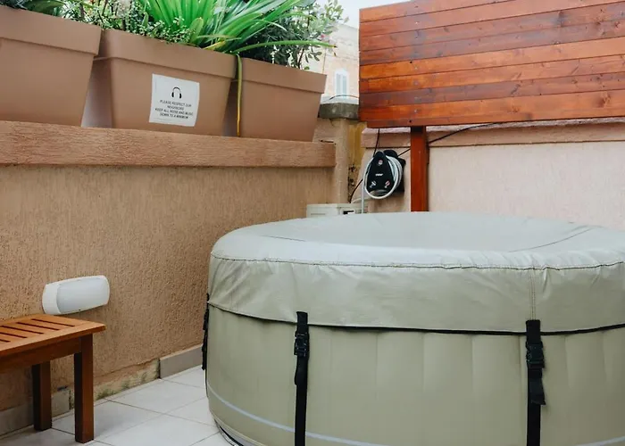 Sereno - Luxury With Hot Tub - Walk To St Julian's And Paceville 아파트 Is-Swieqi